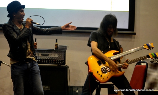 Malaysian rock legend, Amy Search made a special appearance and jammed with the star.